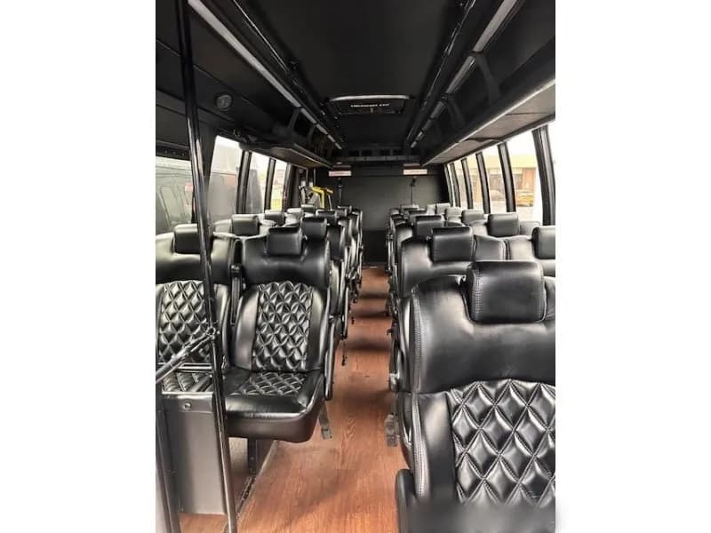 2016 Ford F-650 Cutaway Shuttle Bus - Image 6