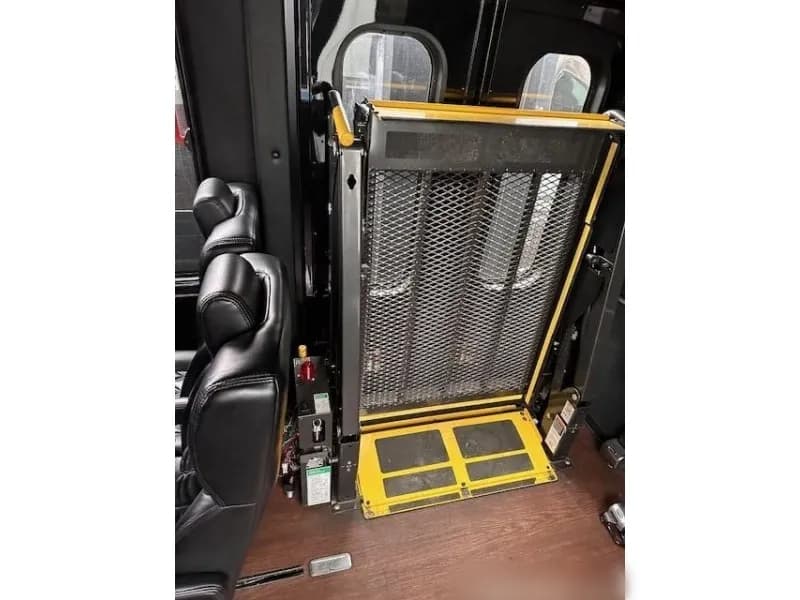 2016 Ford F-650 Cutaway Shuttle Bus - Image 3