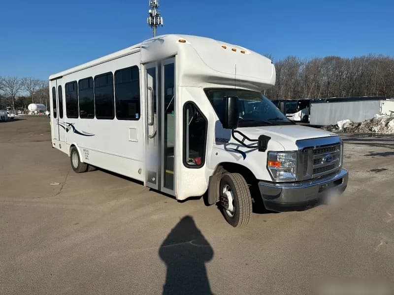 2018 Ford E-450 Cutaway Shuttle Bus - Image 5