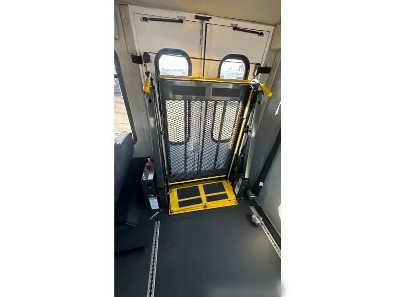 2018 Ford E-450 Cutaway Shuttle Bus - Image 3