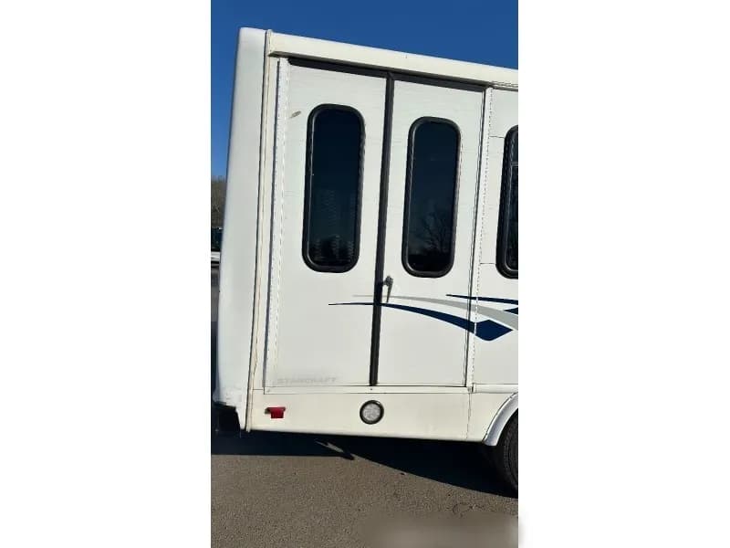 2018 Ford E-450 Cutaway Shuttle Bus - Image 6