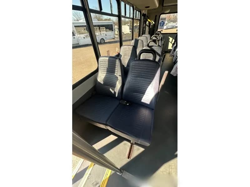 2018 Ford E-450 Cutaway Shuttle Bus - Image 15
