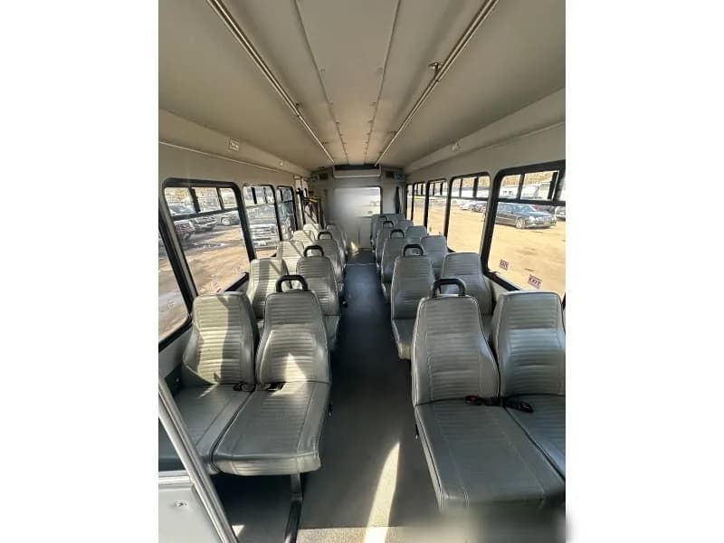 2018 Ford E-450 Cutaway Shuttle Bus - Image 10