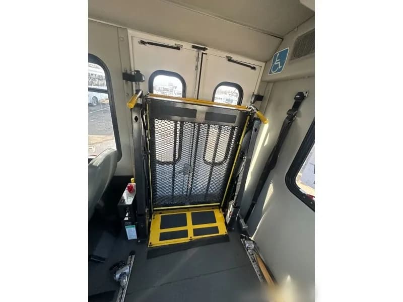 2018 Ford E-450 Cutaway Shuttle Bus - Image 2