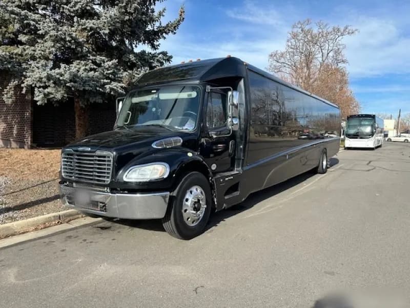 2016 Gretch Bus - Image 1