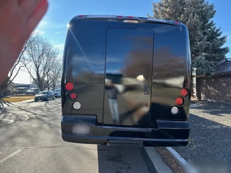 2016 Gretch Bus - Image 2