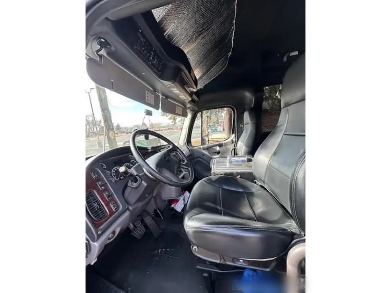 2016 Gretch Bus - Image 6