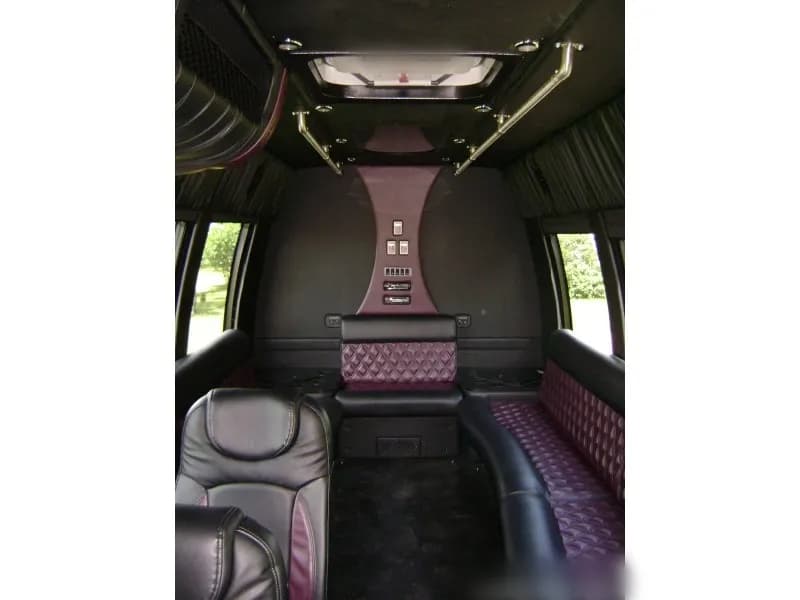 2015 Ford E-450 Cutaway - Image 11