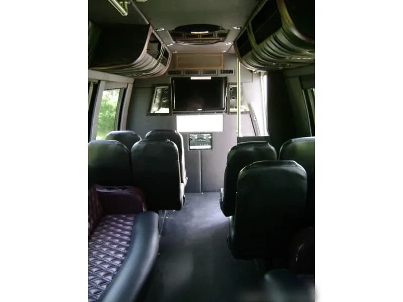 2015 Ford E-450 Cutaway - Image 15
