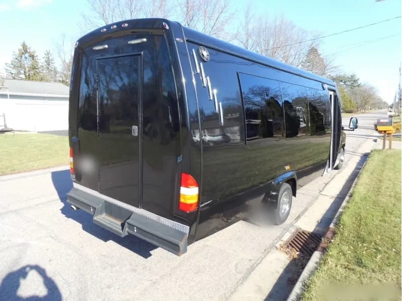 2015 Ford E-450 Cutaway - Image 5