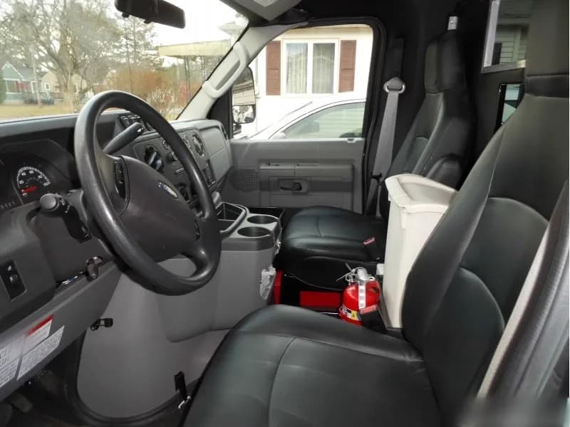 2015 Ford E-450 Cutaway - Image 8