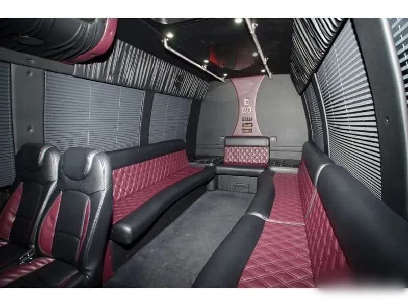 2015 Ford E-450 Cutaway - Image 9
