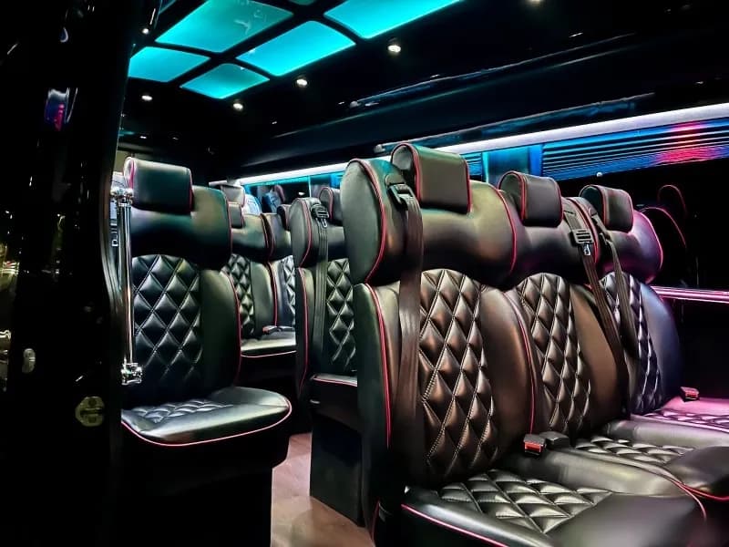 2016 Mercedes-Benz Sprinter Cutaway - Image 9