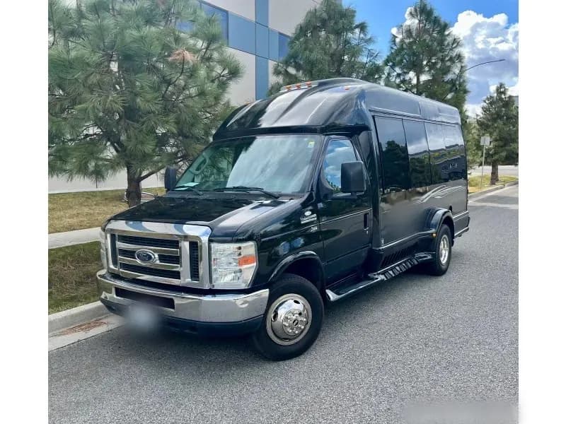 2013 Ford E-350 Cutaway Shuttle Bus - Image 1
