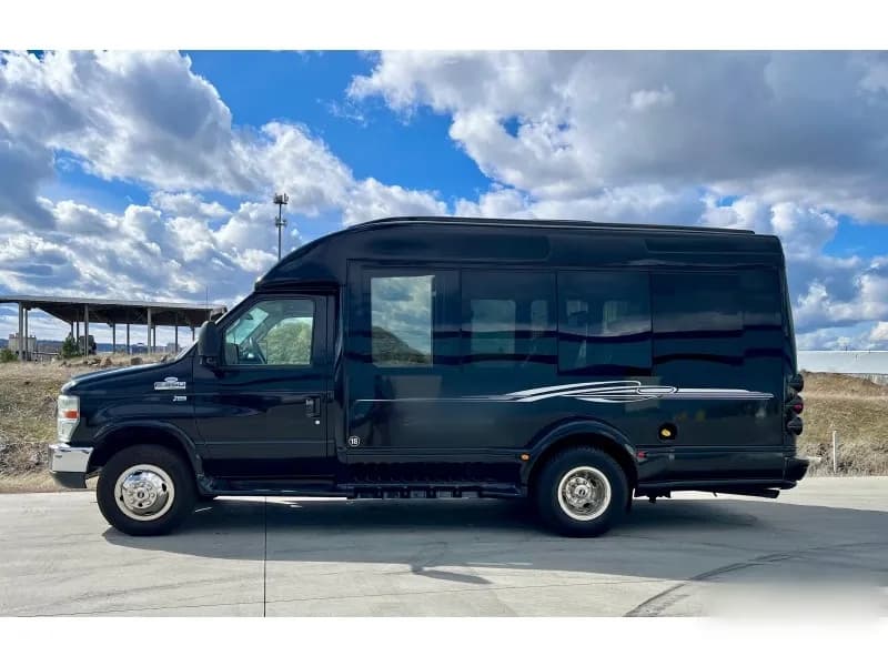 2013 Ford E-350 Cutaway Shuttle Bus - Image 3