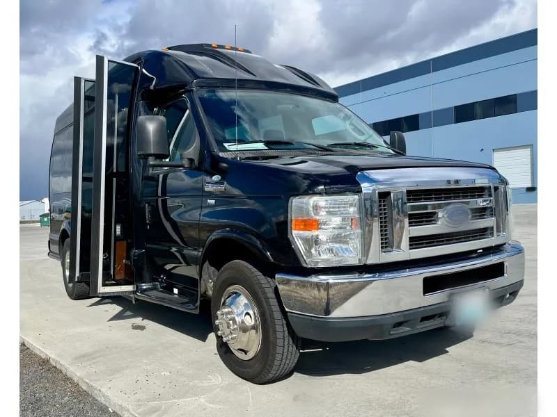 2013 Ford E-350 Cutaway Shuttle Bus - Image 4