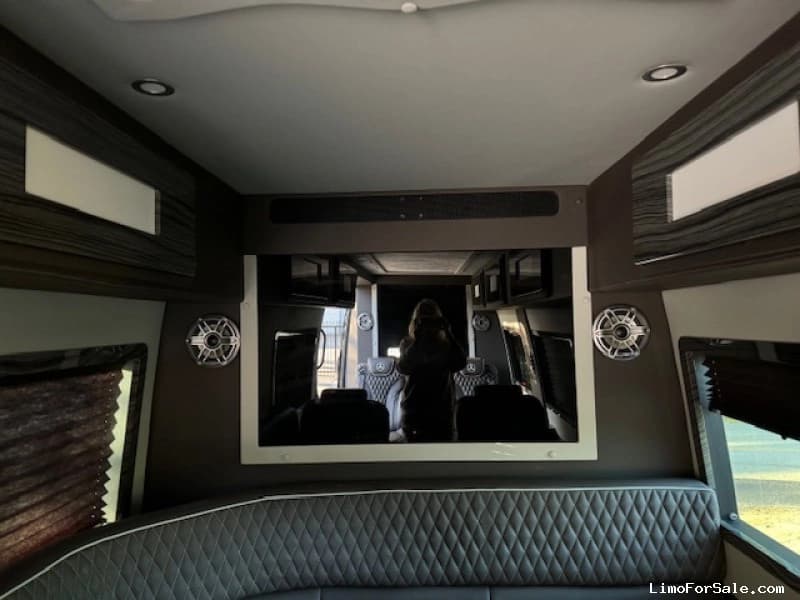 2022 Mercedes-Benz Sprinter Cutaway - Image 7