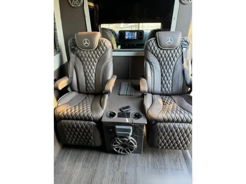 2022 Mercedes-Benz Sprinter Cutaway - Image 8