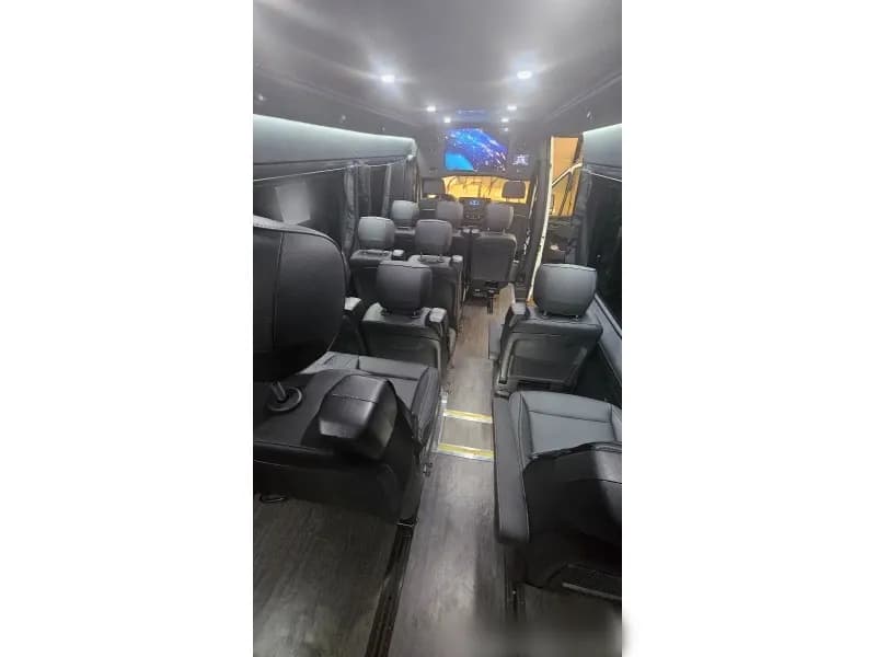2022 Mercedes-Benz Sprinter Cutaway - Image 12