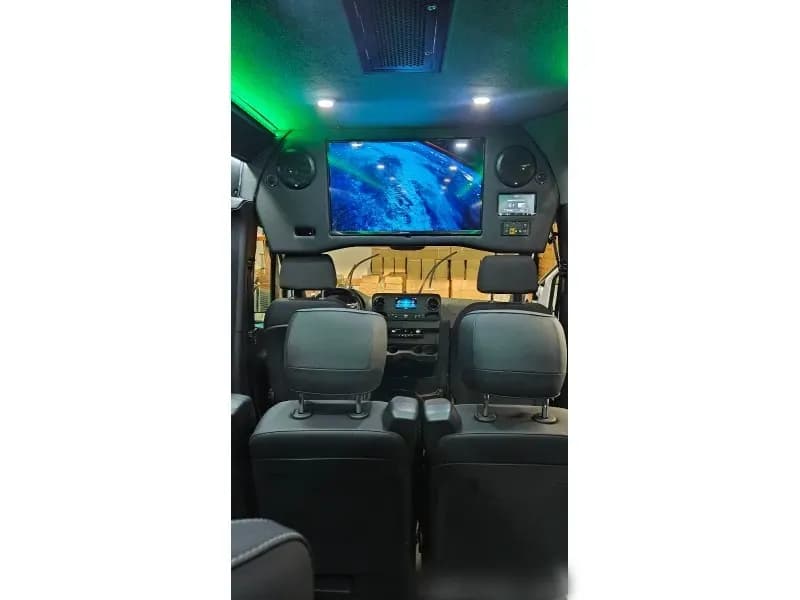 2022 Mercedes-Benz Sprinter Cutaway - Image 8