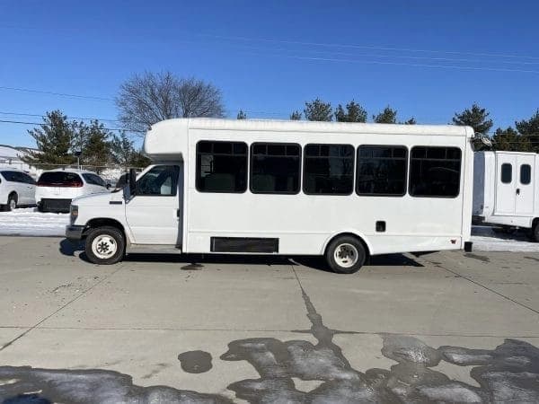 2016 Ford Startrans Shuttle Bus - Image 2
