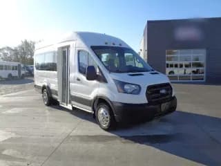 2025 Ford 350 DRW bus
