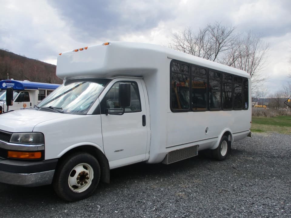 2014 Chevrolet ElDorado ADA Shuttle Bus - Image 2