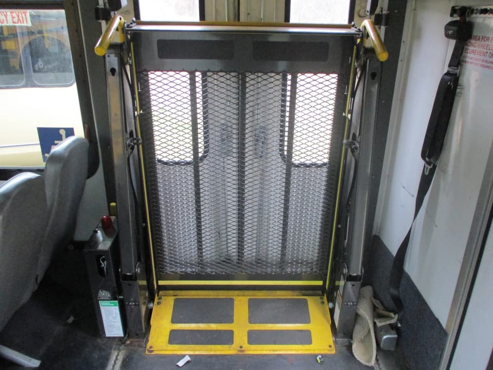 2014 Chevrolet ElDorado ADA Shuttle Bus - Image 11