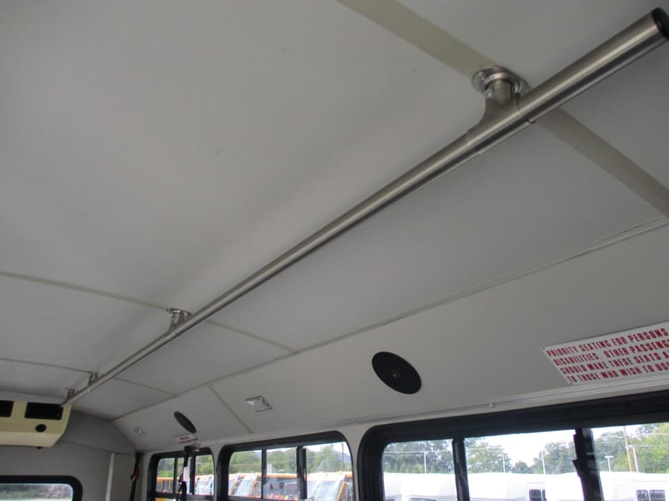 2010 Ford Champion Challenger Shuttle Bus - Image 11