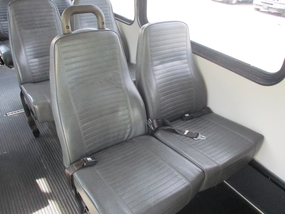 2010 Ford Champion Challenger Shuttle Bus - Image 12