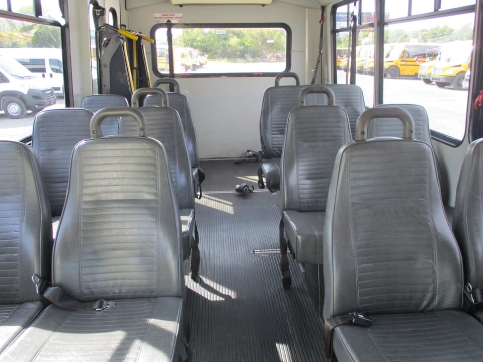 2010 Ford Champion Challenger Shuttle Bus - Image 13