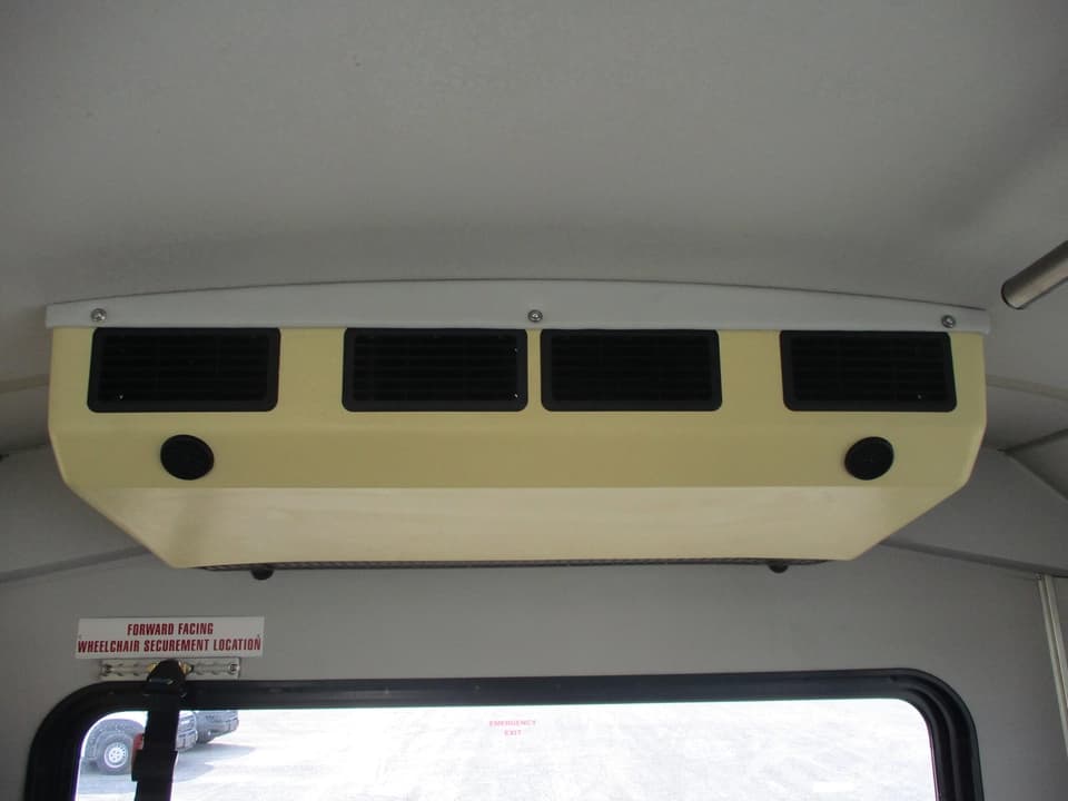 2010 Ford Champion Challenger Shuttle Bus - Image 16