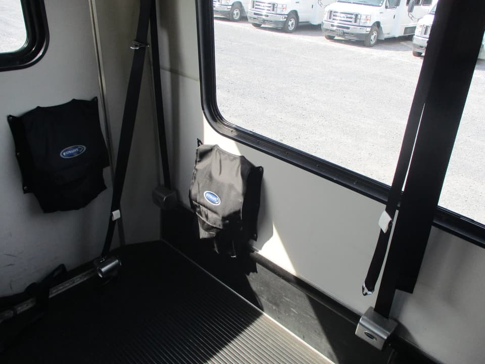 2010 Ford Champion Challenger Shuttle Bus - Image 18