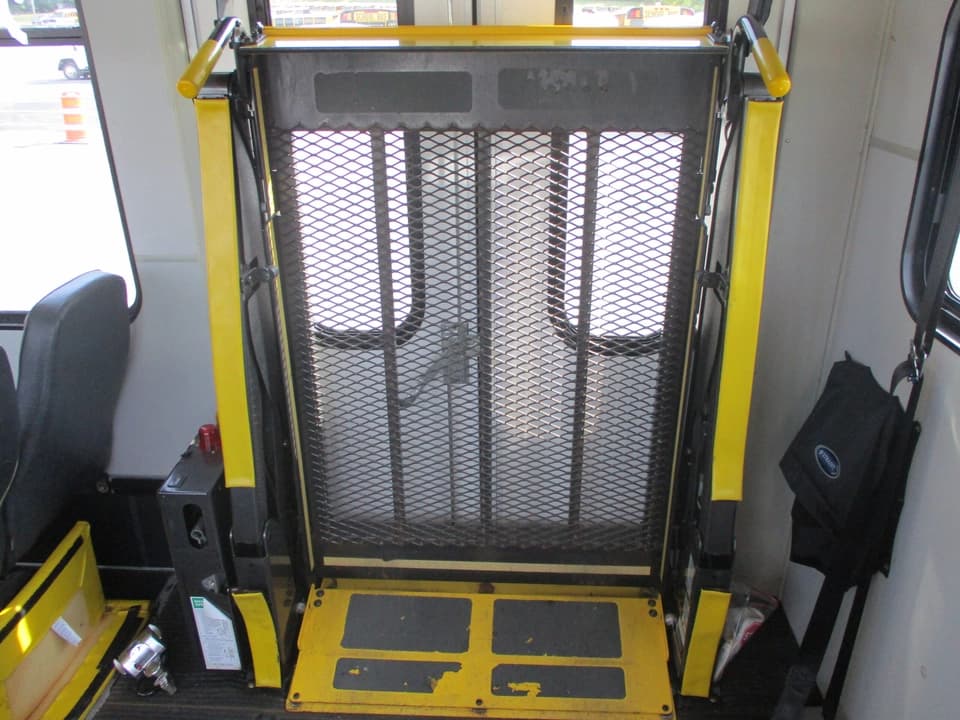 2010 Ford Champion Challenger Shuttle Bus - Image 19