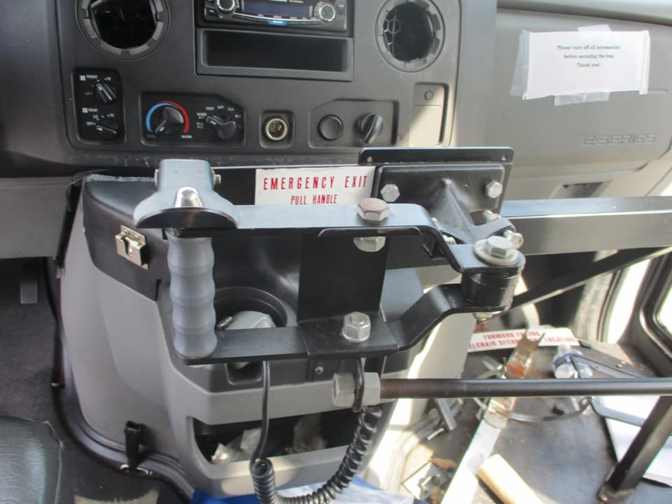 2010 Ford Champion Challenger Shuttle Bus - Image 9