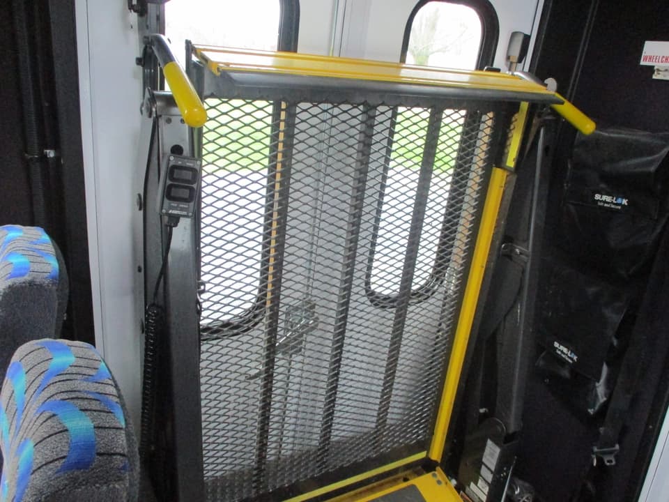 2010 Freightliner American Coach - Image 12