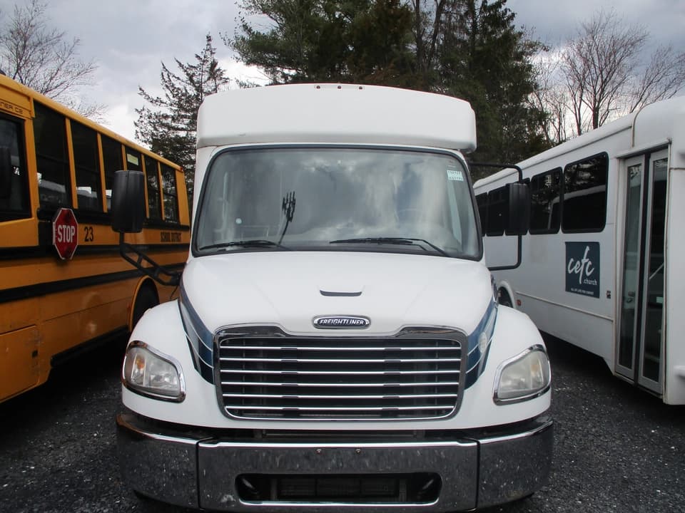 2010 Freightliner American Coach - Image 4