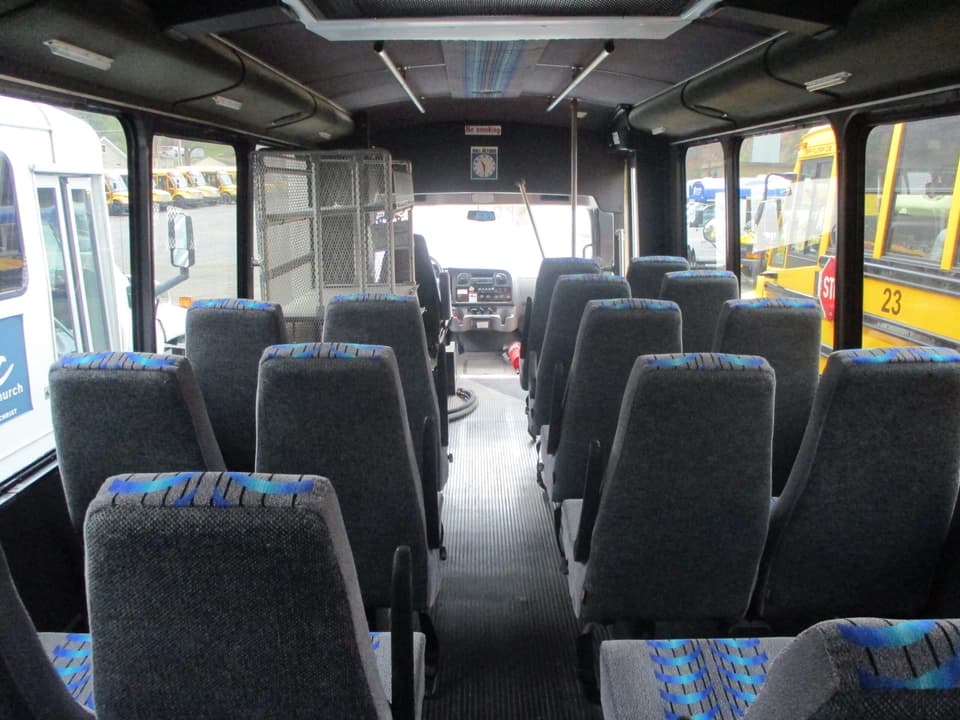 2010 Freightliner American Coach - Image 8
