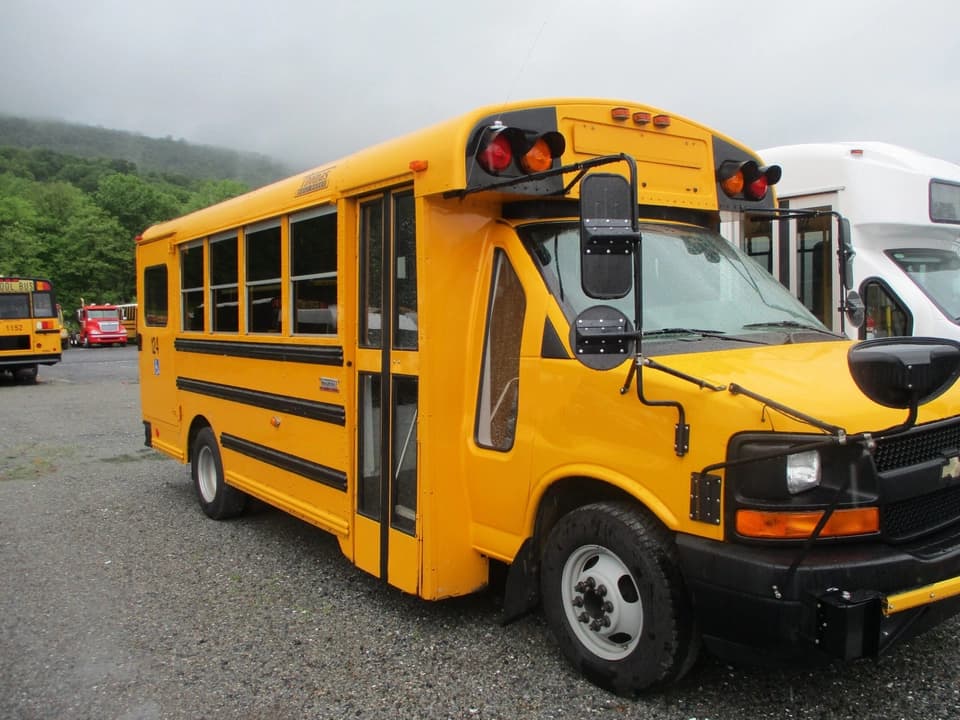 2009 Chevrolet Minotour School Bus - Image 1
