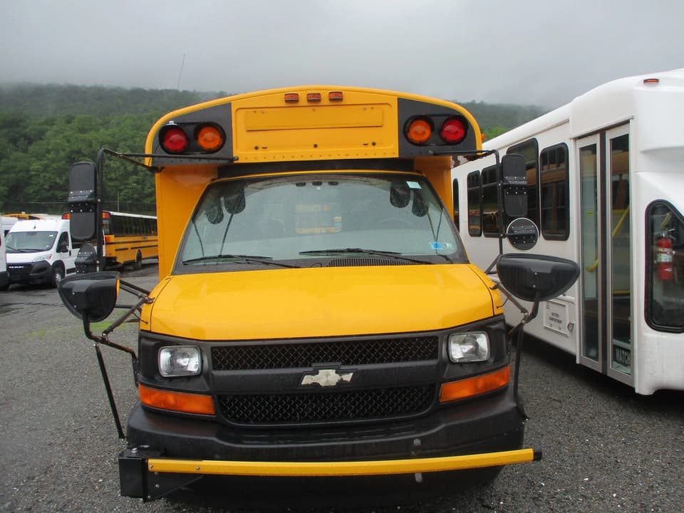 2009 Chevrolet Minotour School Bus - Image 2