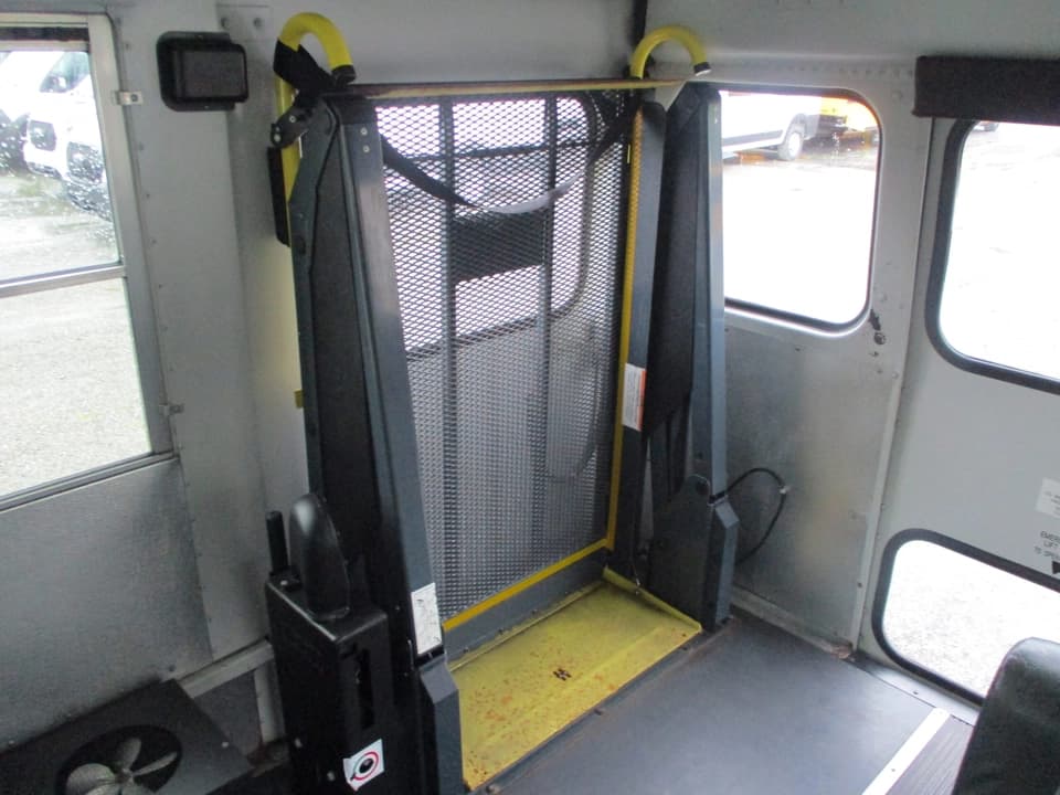 2009 Chevrolet Minotour School Bus - Image 12