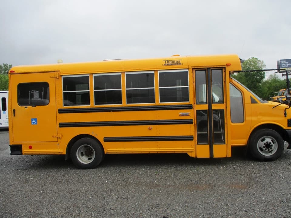 2009 Chevrolet Minotour School Bus - Image 4