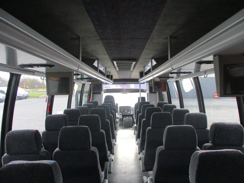 2005 International Krystal Shuttle Bus - Image 10