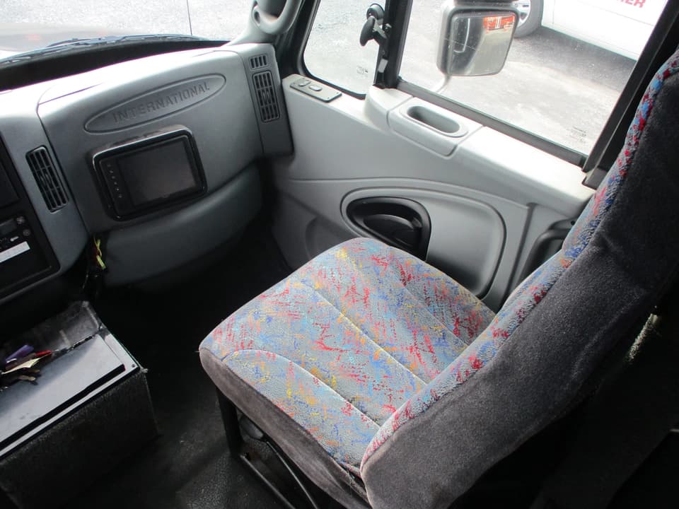 2005 International Krystal Shuttle Bus - Image 6