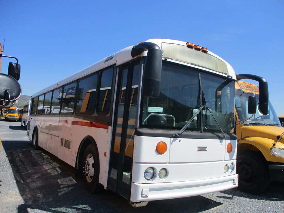 2005 Freightliner Thomas HDX Activity Bus - Image 2