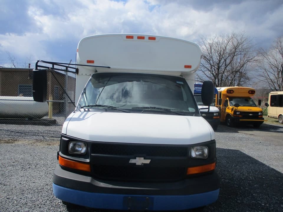 2003 Chevrolet Bluebird Shuttle Bus - Image 1