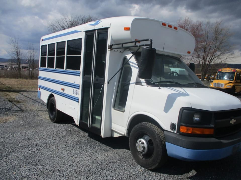 2003 Chevrolet Bluebird Shuttle Bus - Image 2