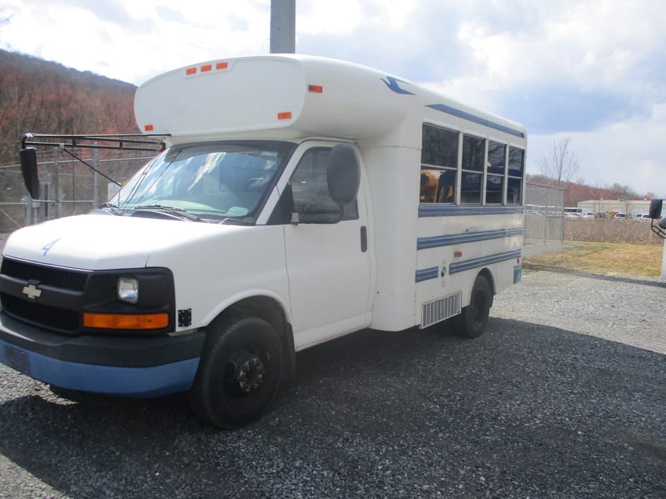 2003 Chevrolet Bluebird Shuttle Bus - Image 3
