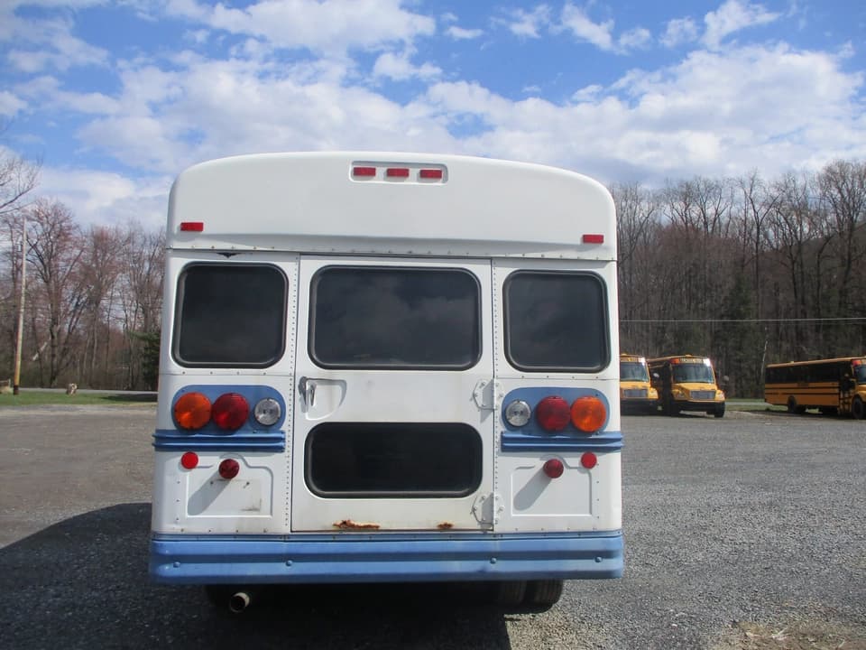 2003 Chevrolet Bluebird Shuttle Bus - Image 4