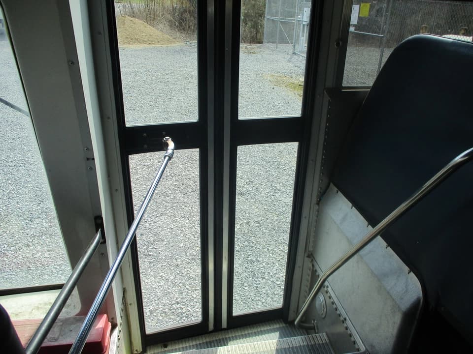 2003 Chevrolet Bluebird Shuttle Bus - Image 6